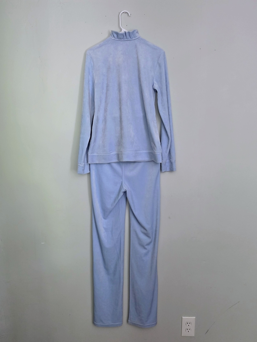 NWT Lilly Pulitzer Pale Blue Velour Jacket & Sweatpant Set - Picture 2 of 16